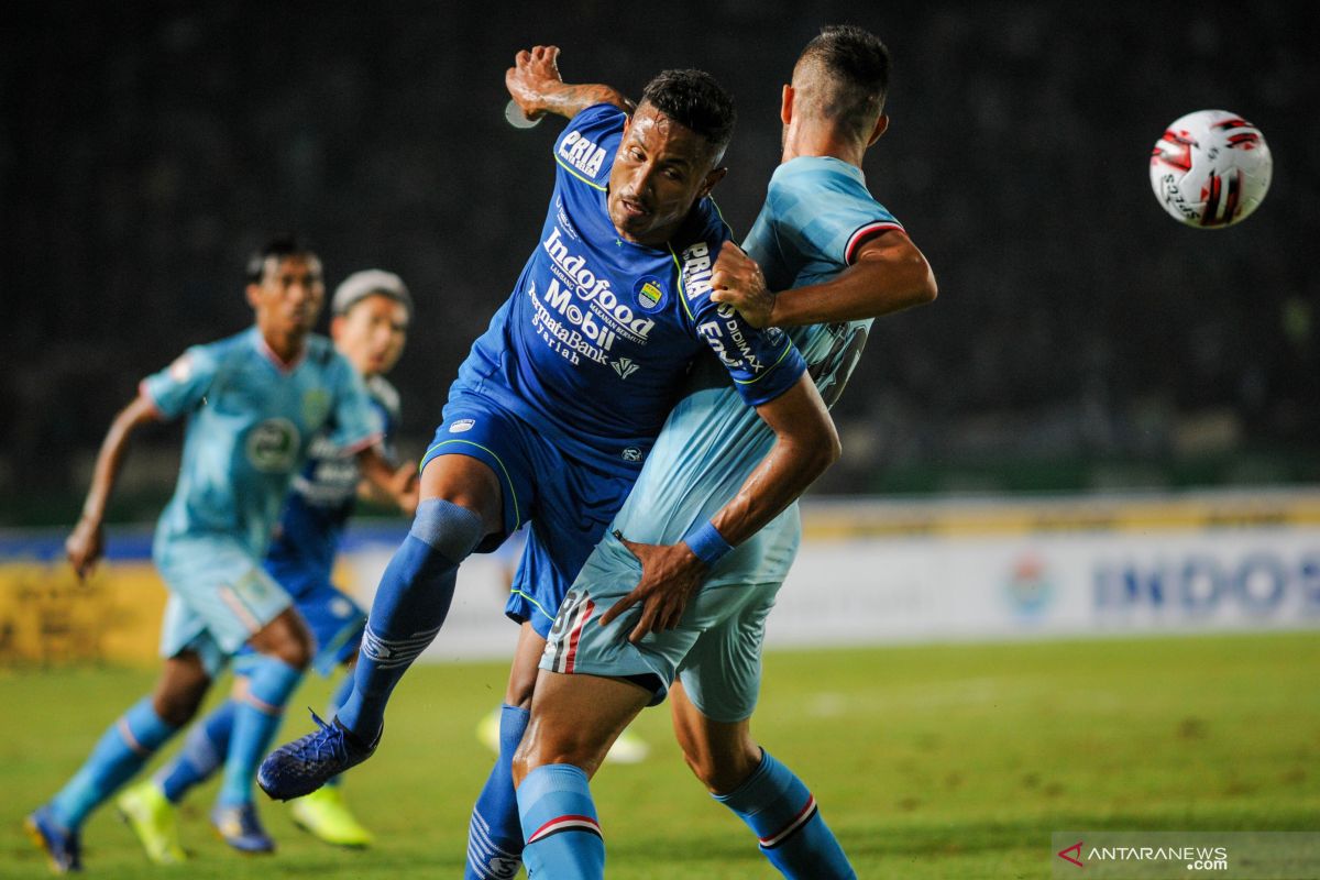 Persib Bandung menaklukkan Persela lewat tiga gol dua penyerang anyar