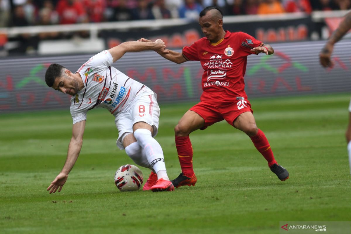 Persija Jakarta lelang pakaian-sepatu Riko Simanjuntak bantu lawan COVID-19