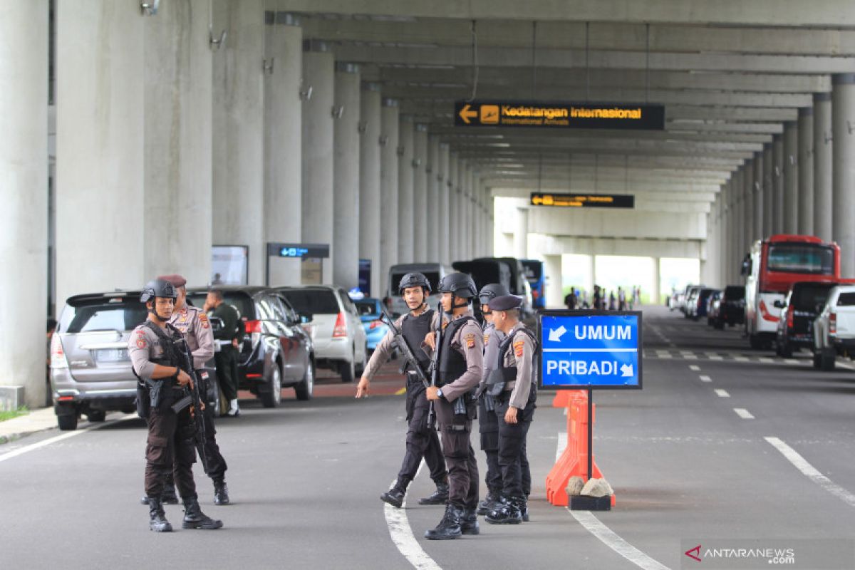 Aparat gabungan berjaga di Bandara Kertajati