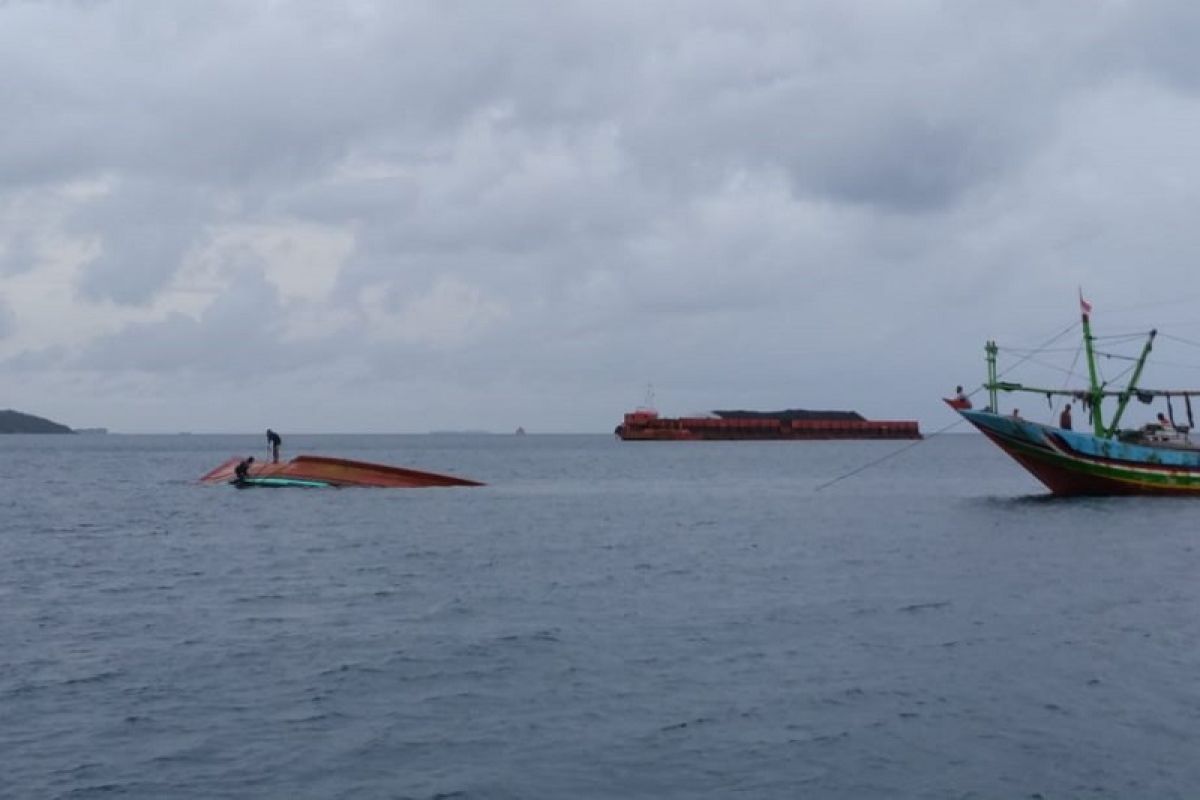 Kapal nelayan Sumedang Agung terbalik tanpa ABK di Laut Karimunjawa