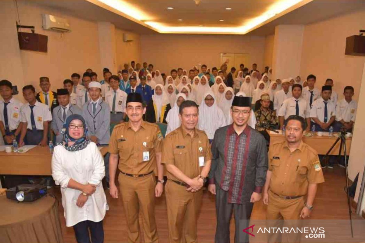 Bekasi bina karakter pelajar hindari kenakalan remaja