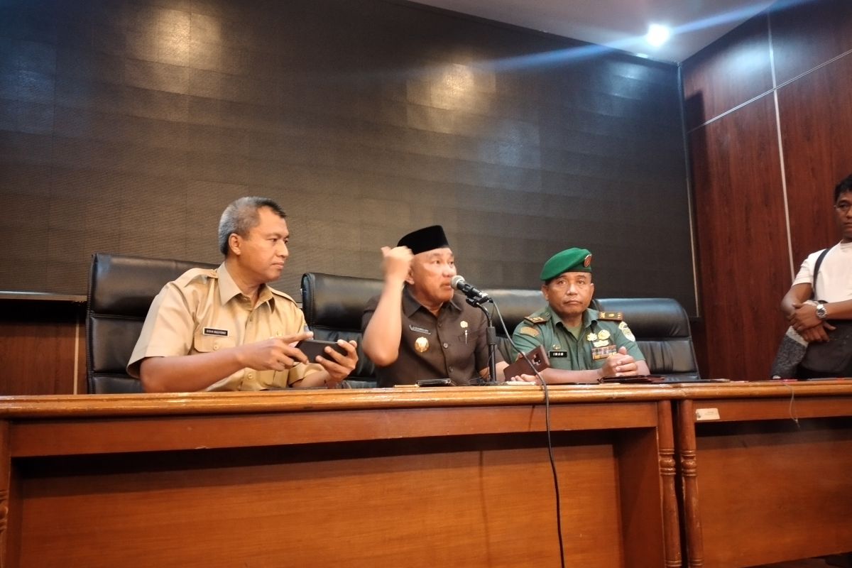 Wali Kota minta warga Depok tetap tenang dan jangan panik dengan virus corona