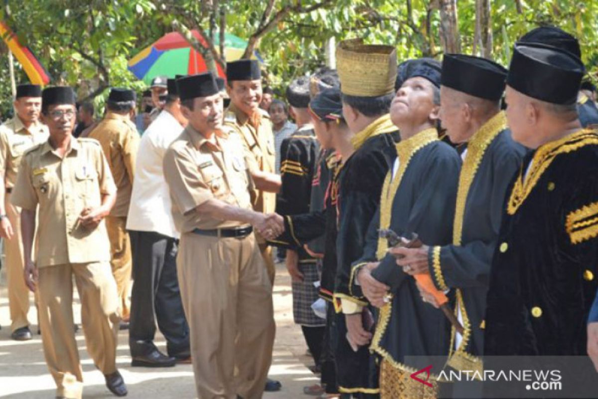 Bupati Sijunjung hadiri batagakgala di Nagari Latang