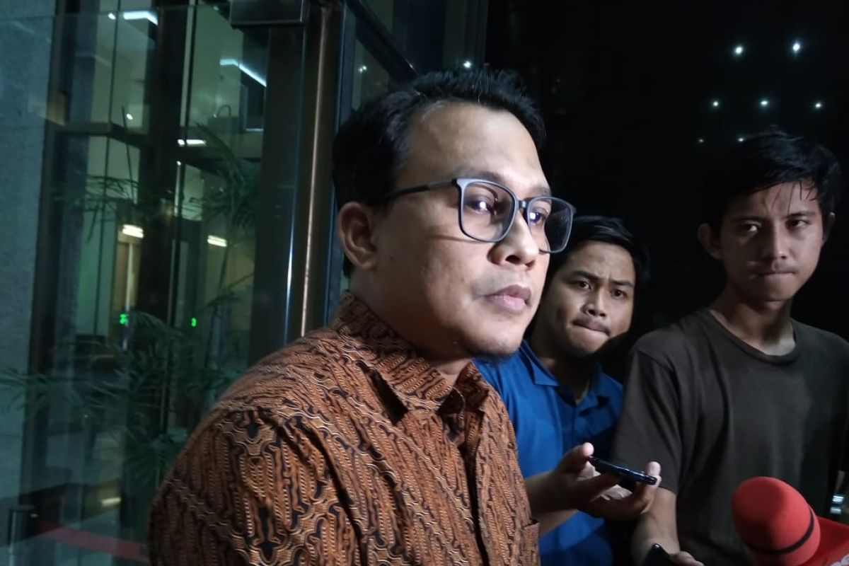 KPK cecar tiga saksi mengenai aliran dana ke Nurhadi dan menantunya