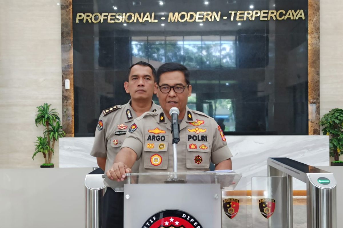 Anggota Polri tetap bertugas seperti  biasa di tengah pandemi corona