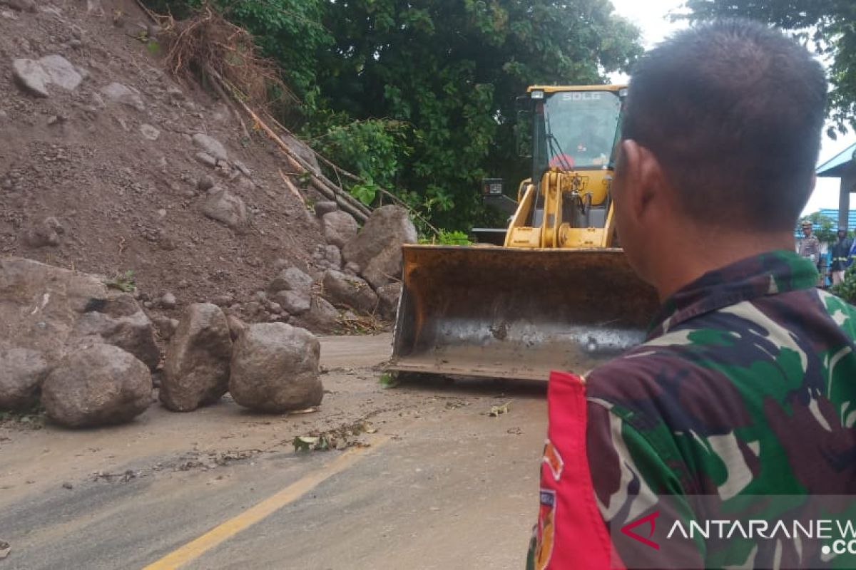 Aparat TNI-Polri bantu tangani dampak longsor di Gorontalo Utara