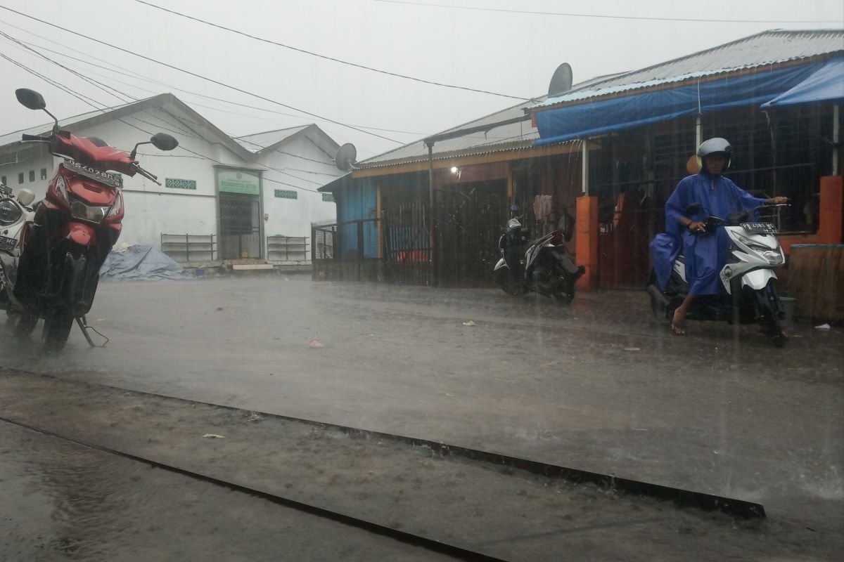 Empat daerah Papua Barat diguyur hujan lebat