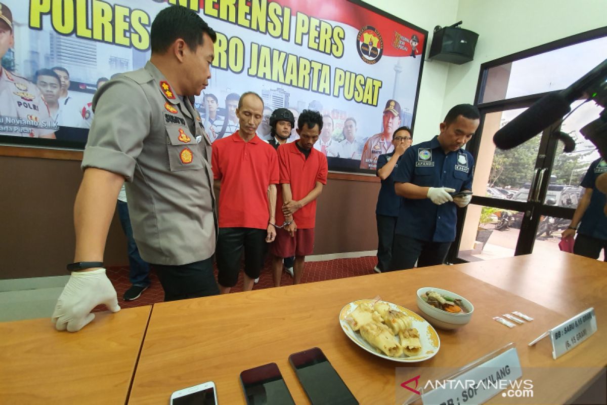 Polisi ciduk dua orang penyelundup narkoba bermodus sop tulang iga