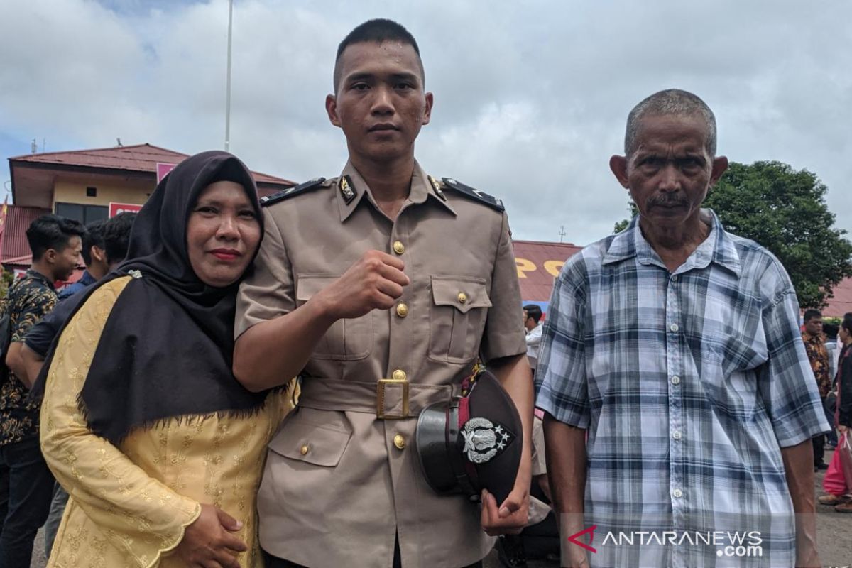 Muhammad Alhari anak petani berhasil lulus Bintara Polisi