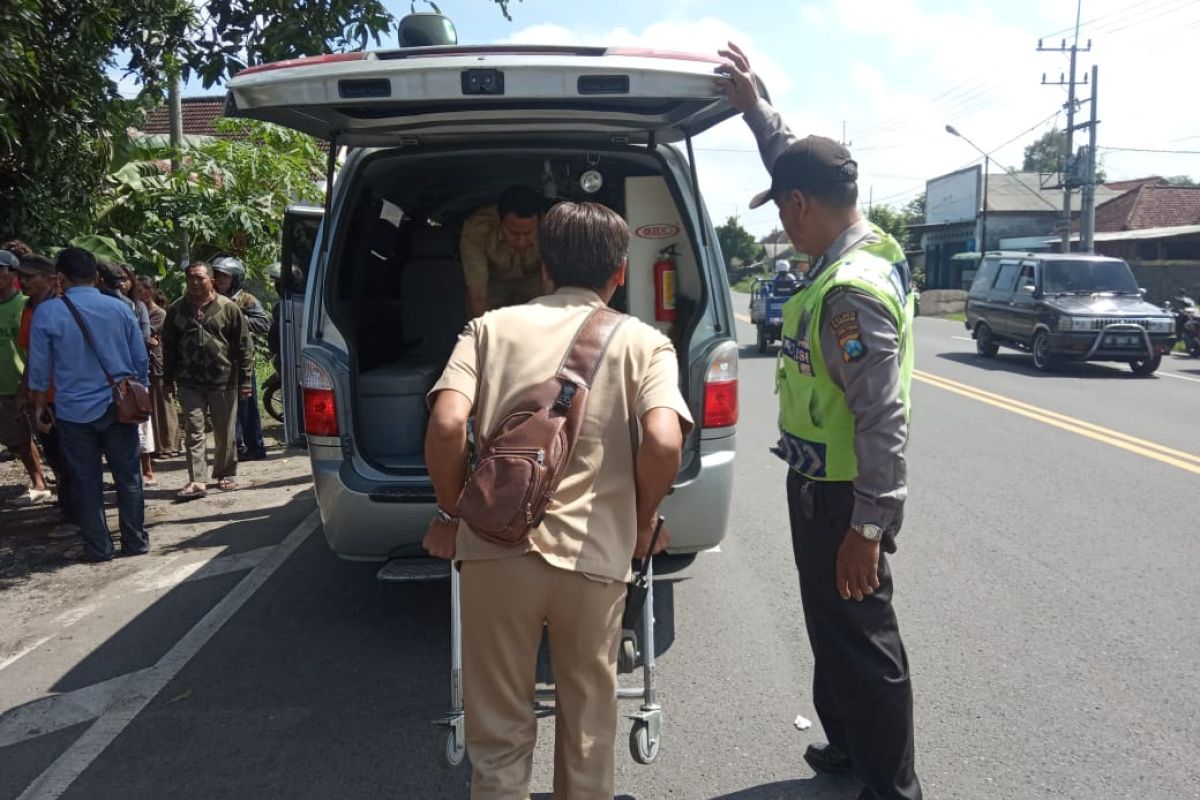 Mantan Ketua KPU Tulungagung tabrak gadis jatuh dari motor hingga tewas