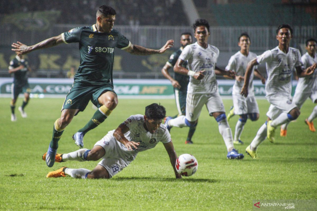 Arema FC tunda sesi latihan perdana tunggu hasil pertemuan dengan PT LIB