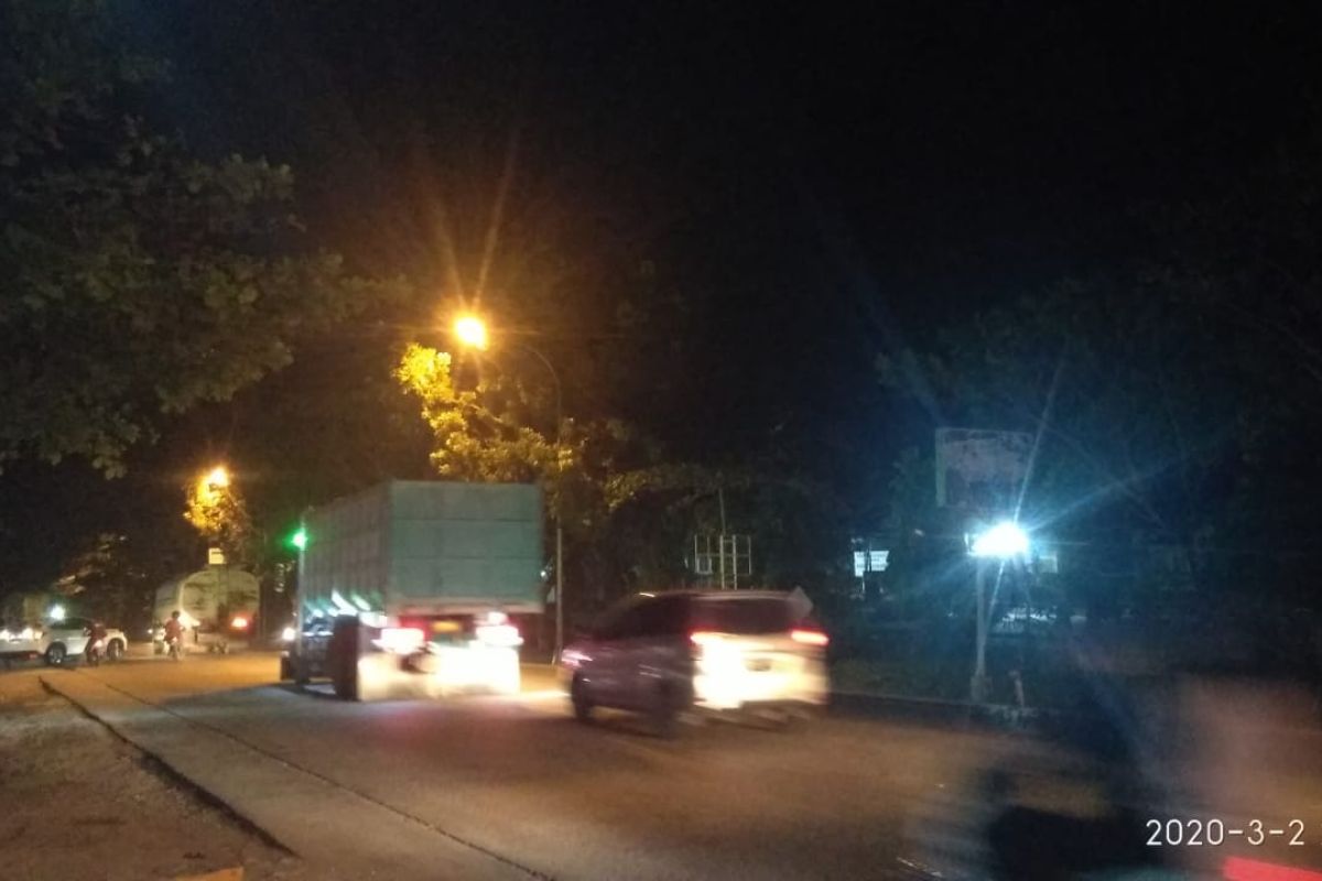 Ratusan lampu tenaga surya terangi jalan Mandau-Pinggir