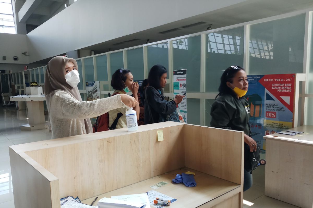 Bandara Juanda sediakan "hand sanitizer" untuk penumpang