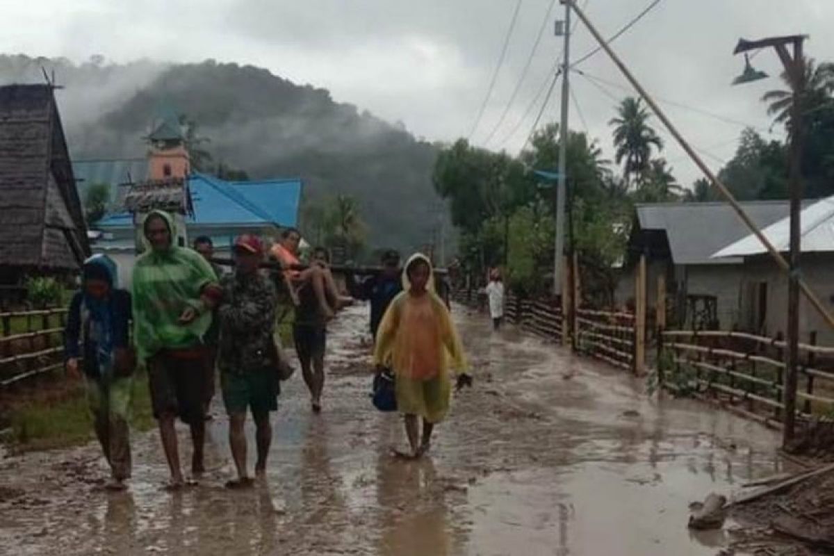 Pemerintah Lore Barat siapkan perlengkapan tidur terbatas korban banjir bandang