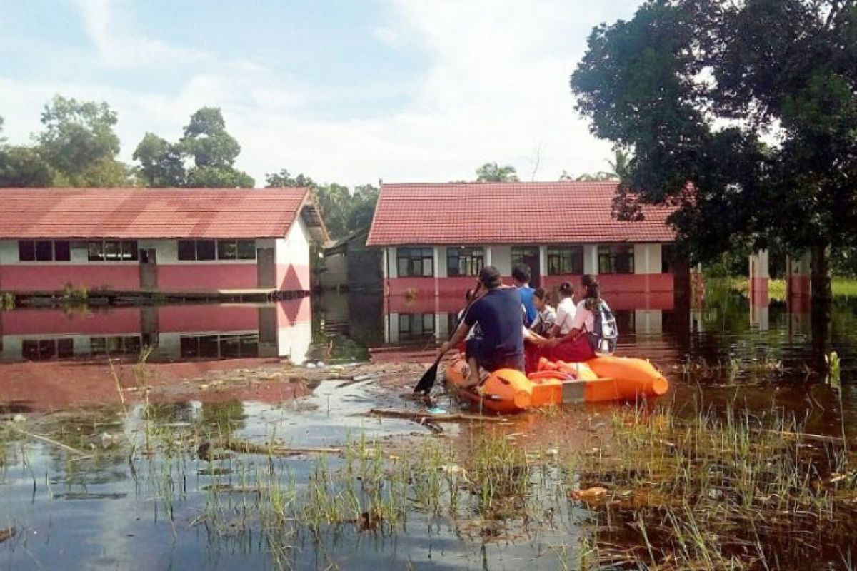 Korban banjir di Pulang Pisau, Kalteng  mengungsi