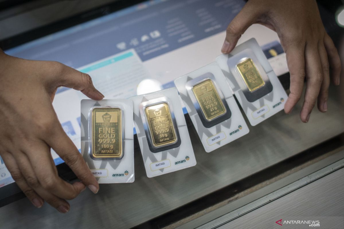 Harga emas Antam turun Rp2.000 per  gram