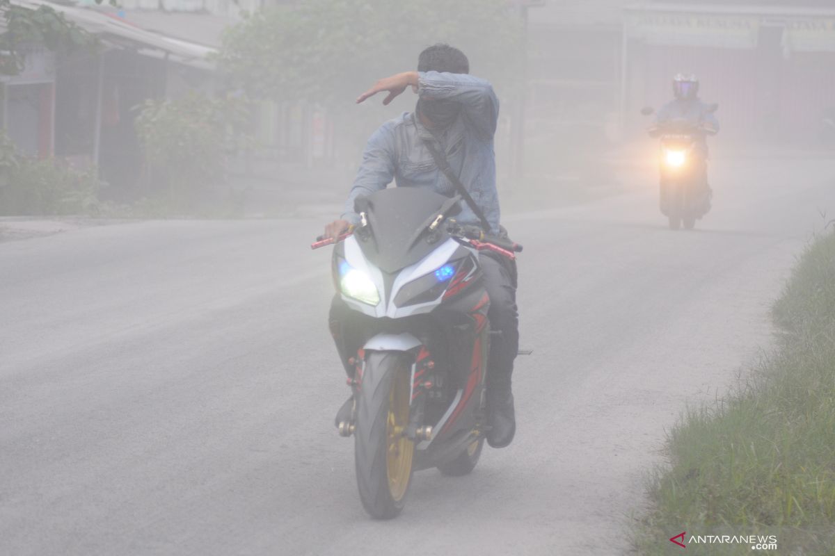 Wilayah timur lereng Merapi di Sleman dilanda hujan abu