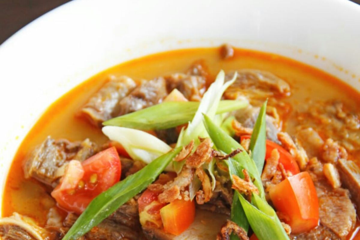 Menikmati sajian menu soto tangkar legendaris di Jakarta