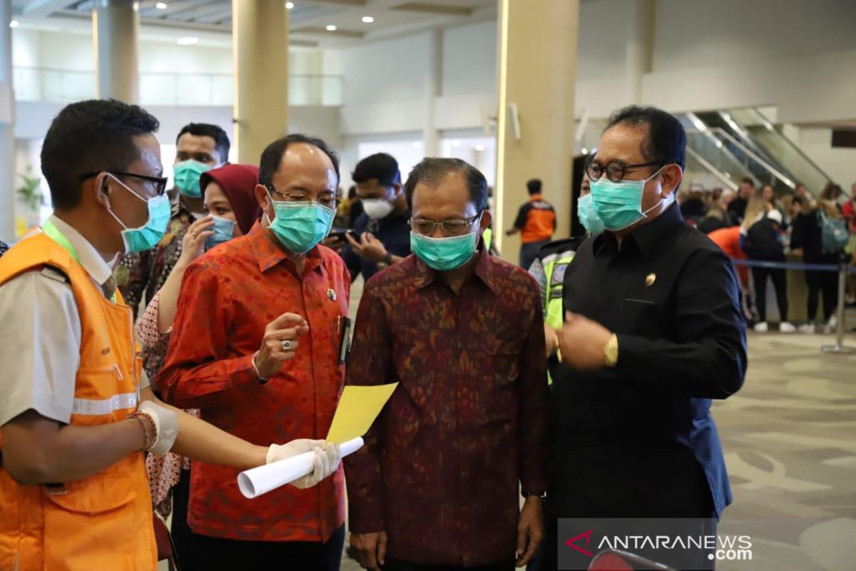 Gubernur Bali harap 'stakeholder' bandara jalankan layanan sesuai SOP