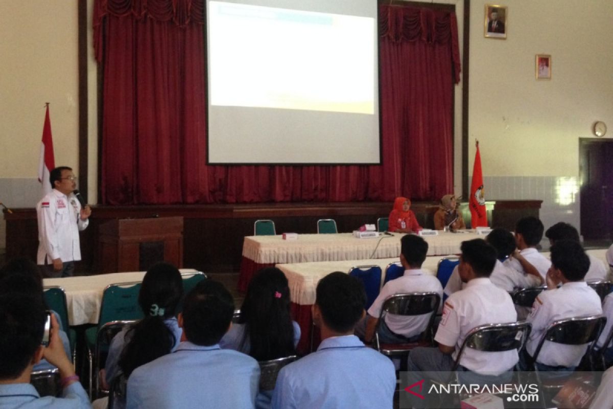 KPU Semarang "Goes to School" ajak pemilih pemula gunakan hak pilih pilkada