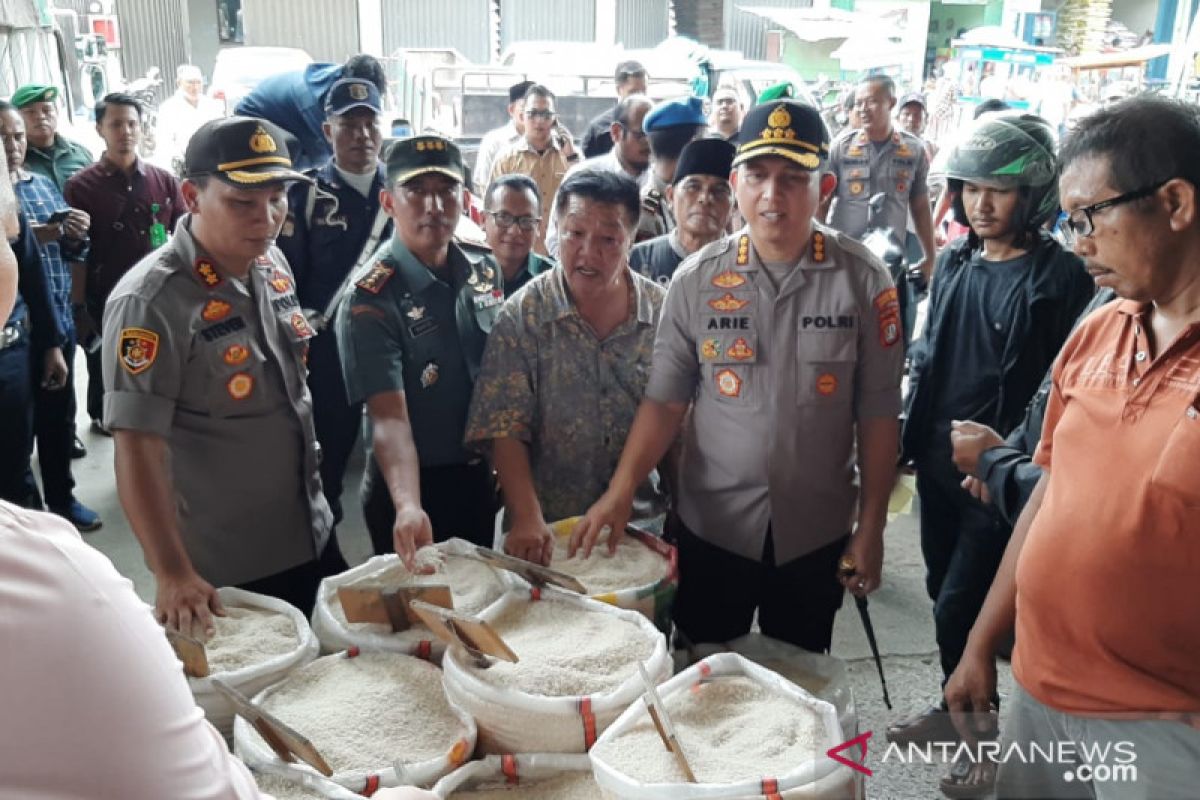 Gubernur Anies pastikan persediaan pangan di Jakarta aman