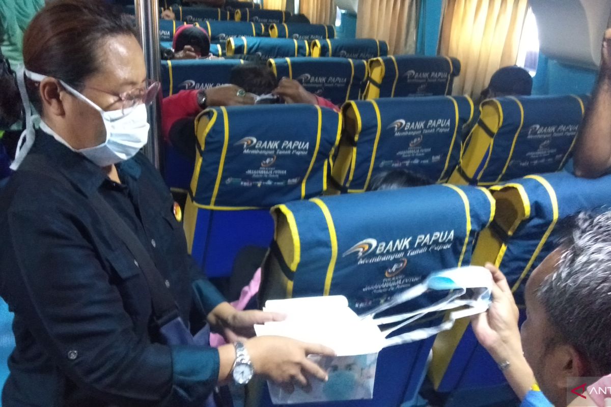 HPI bagikan masker bagi penumpang kapal tujuan Raja Ampat