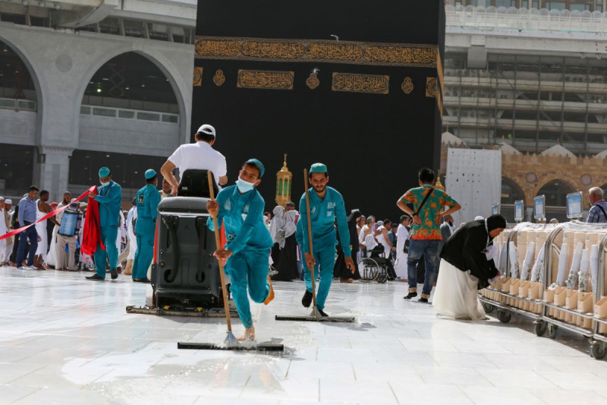 Usai sterilisasi, Masjidil Haram dan Masjid Nabawi kembali dibuka