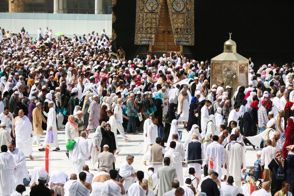 Khawatir virus corona, Arab Saudi pun larang warganya umrah