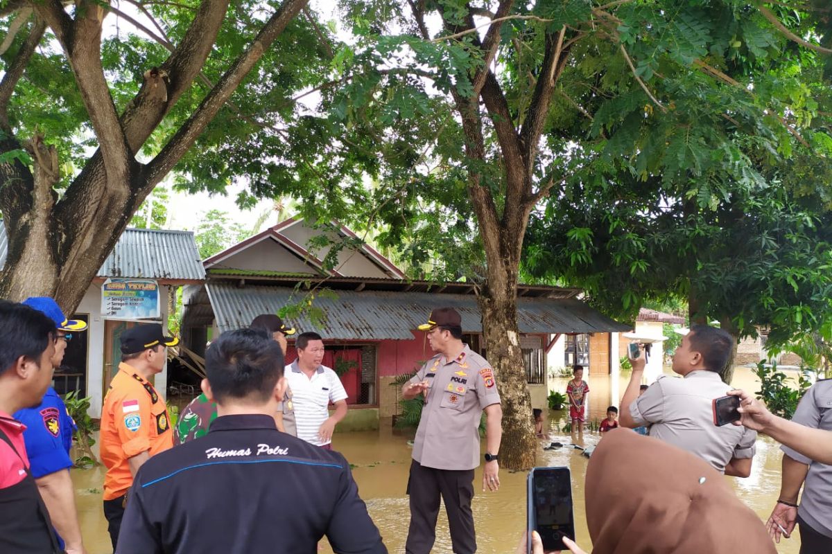 Kapolda Gorontalo tinjau lokasi bencana banjir Boliyohuto