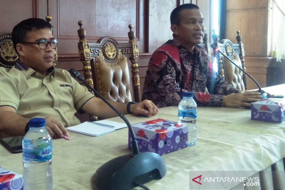 Ke Pariaman, Alirman Sori minta Pemkot tetapkan dulu kegunaan masjid terapung