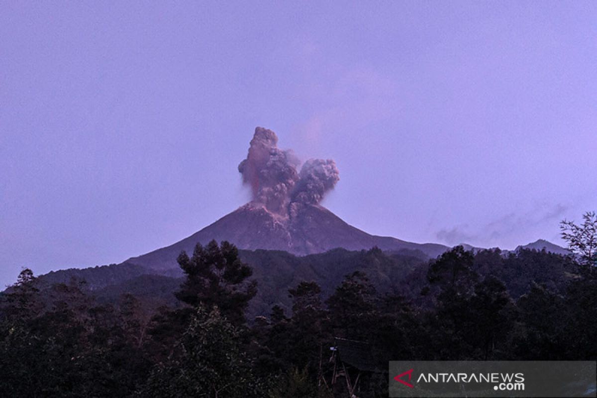 Erupsi Gunung Merapi masih didominasi gas