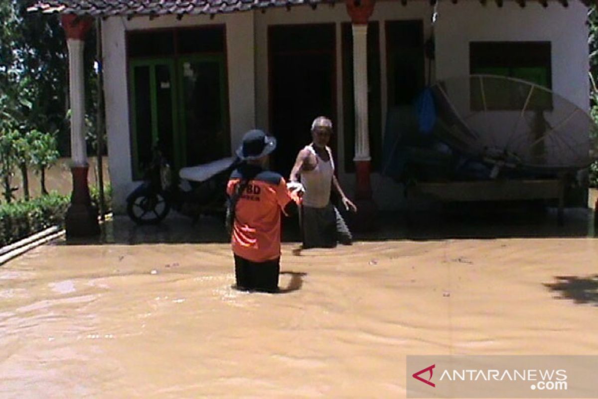 Pemprov Jatim kirim bantuan korban banjir Sumberagung Jember