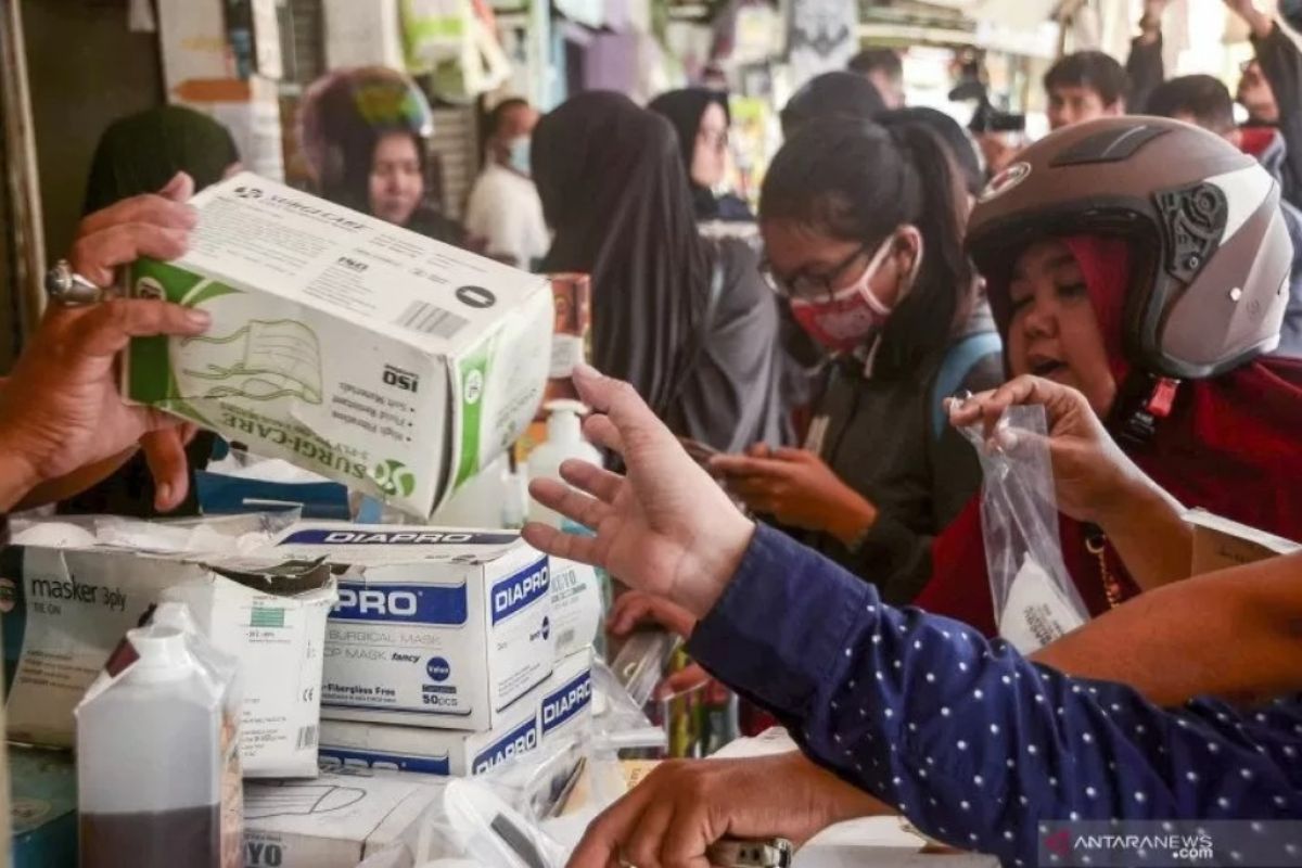 Senin, dinamika Jakarta hadapi Corona hingga musibah banjir