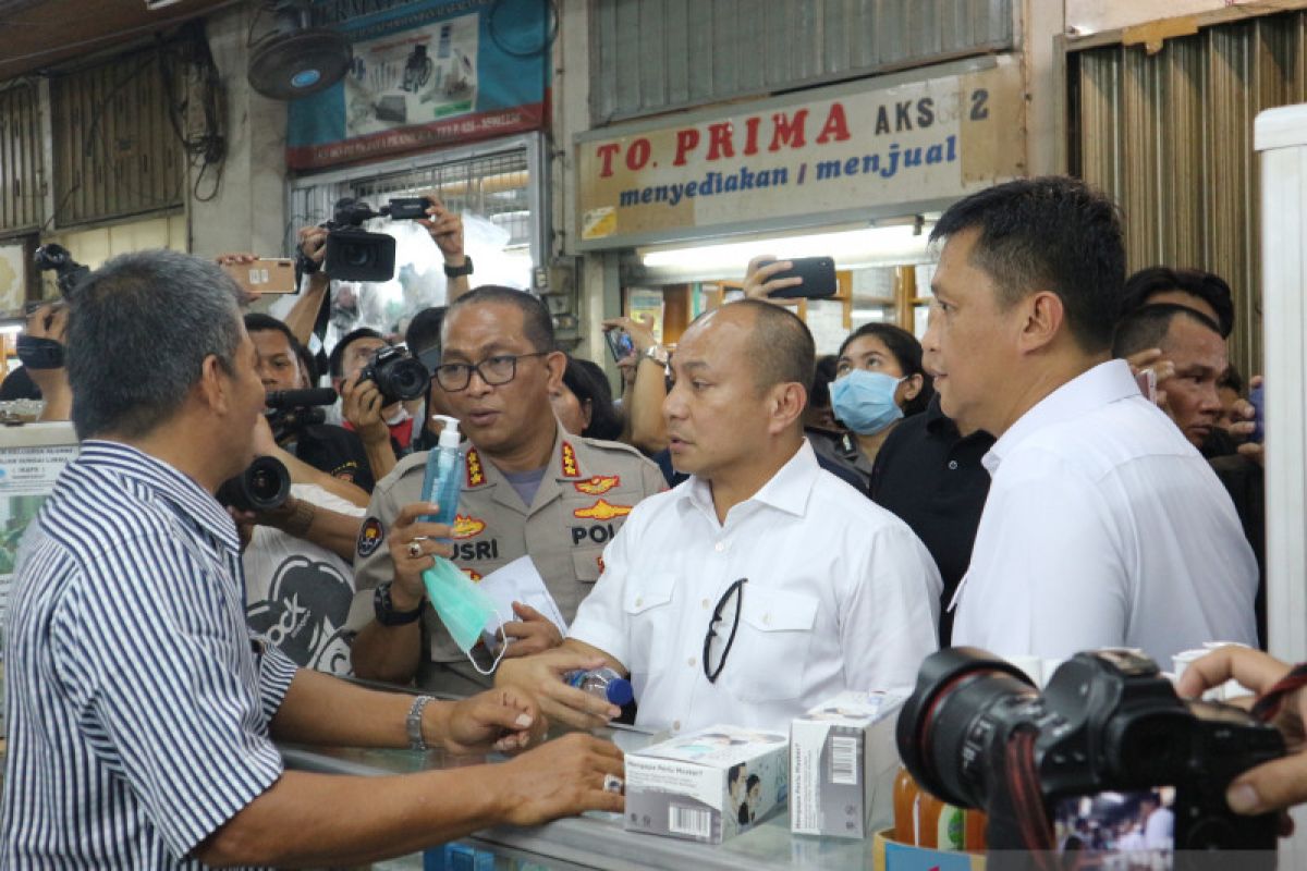 Polisi temukan masker ilegal saat sidak di Pasar Pramuka