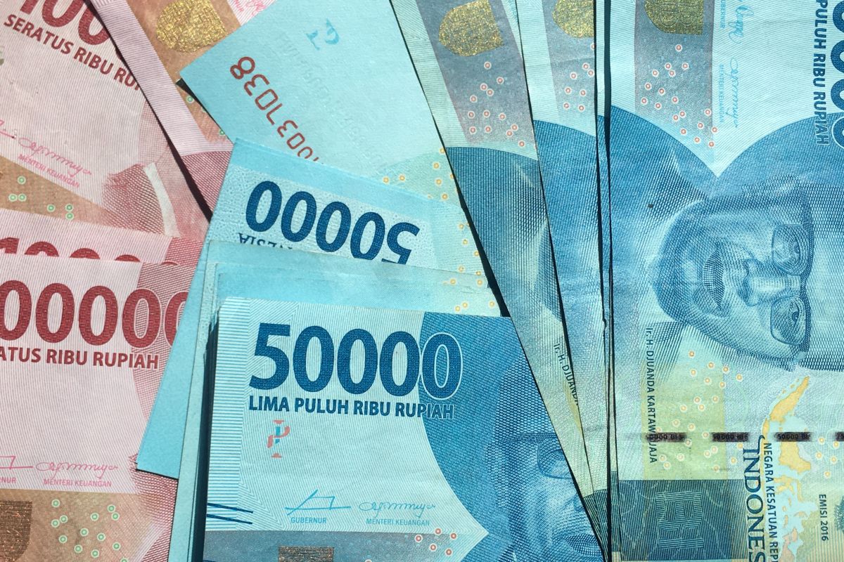 Rupiah melemah jadi Rp14.261