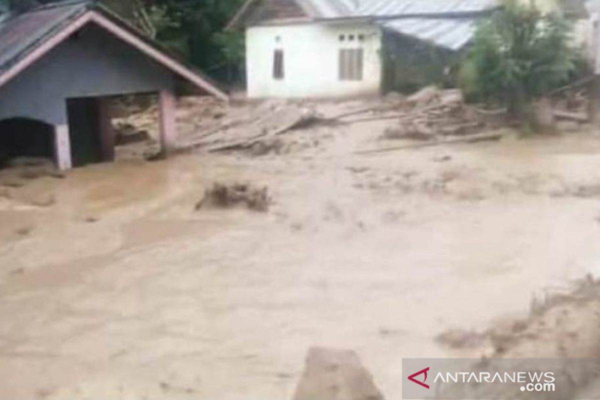 MD GPdI Sulteng salurkan bantuan kepada korban banjir bandang Poso