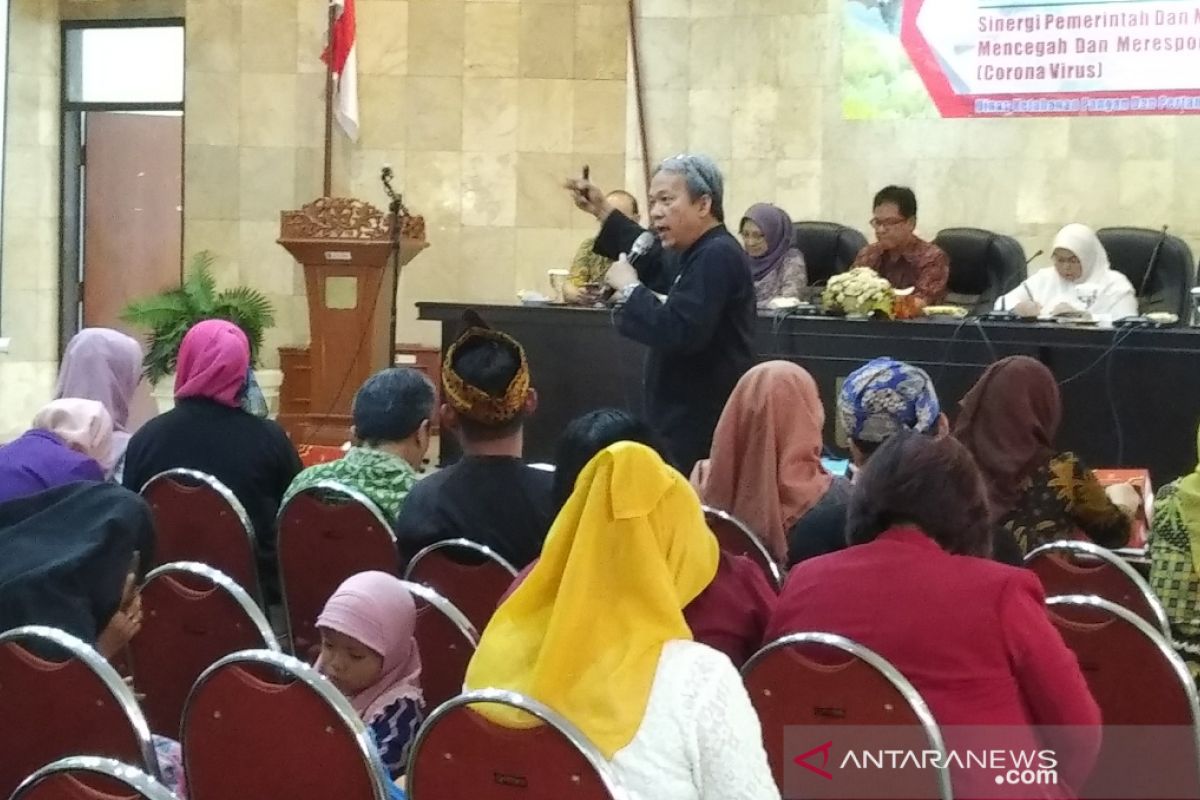 Warga diimbau waspada tapi tidak panik sikapi virus corona