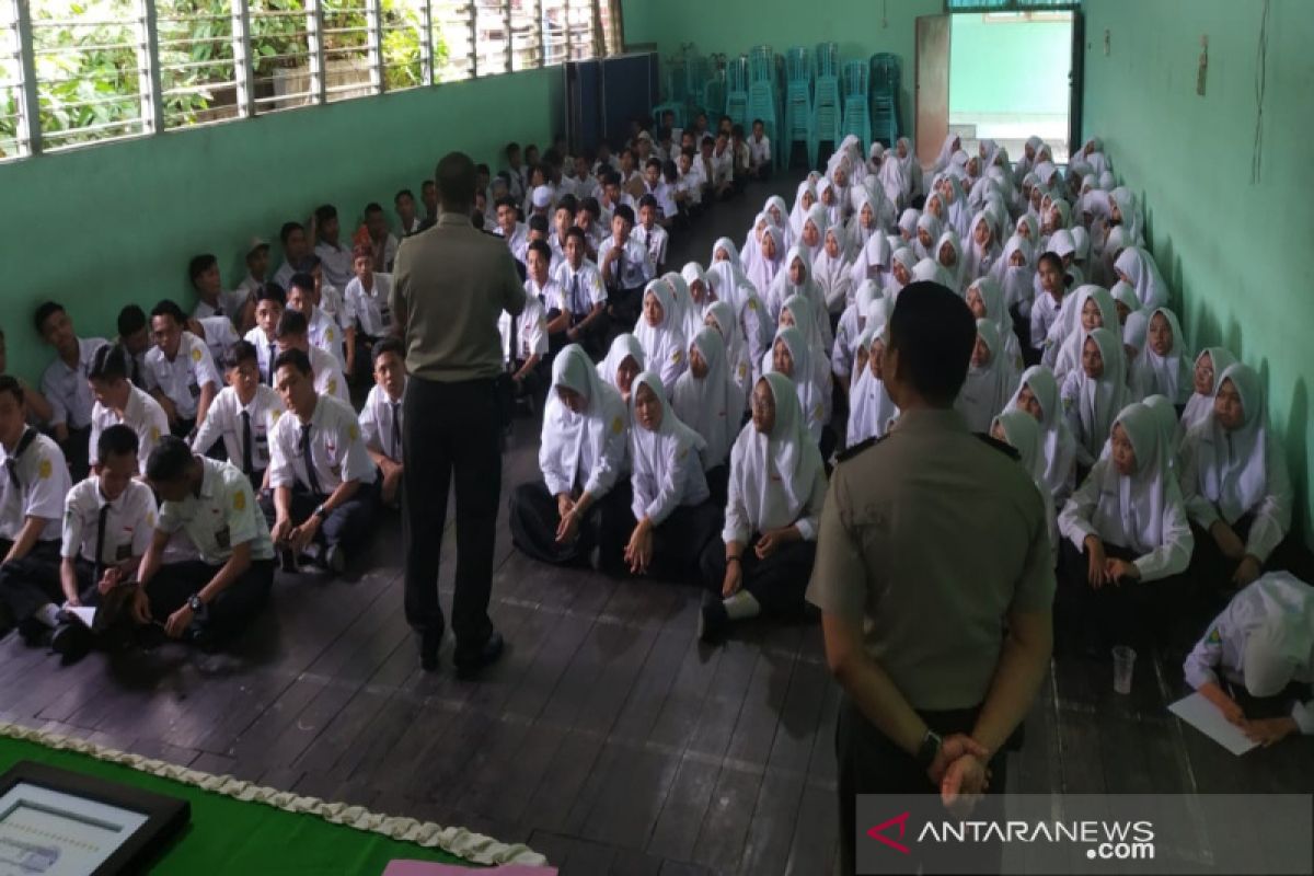 Biddokkes berikan penyuluhan dampak buruk narkoba ke sekolah