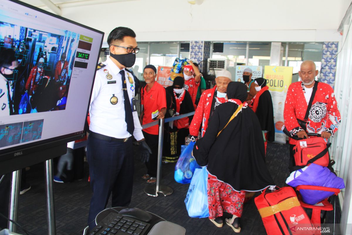 Arab Saudi memperluas larangan umrah ke kota suci Mekah dan Madinah