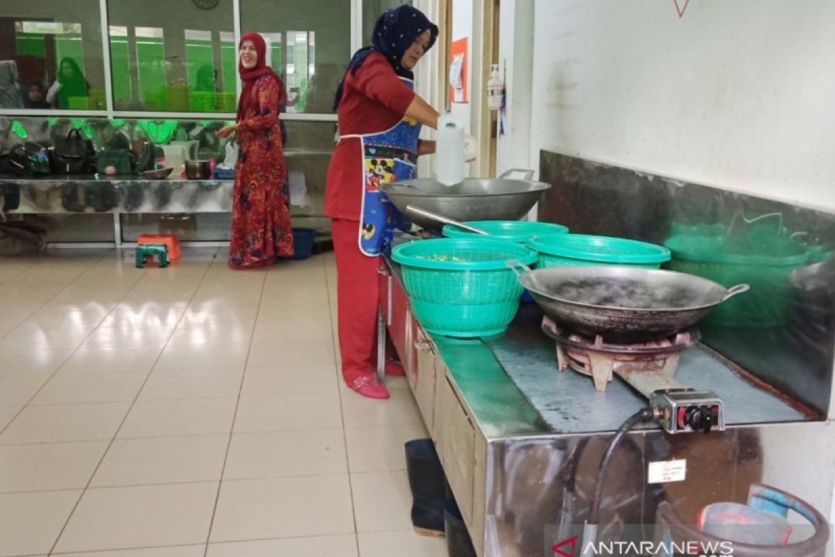 Juru masak mogok, ratusan pasien terlantar tak dapat makan