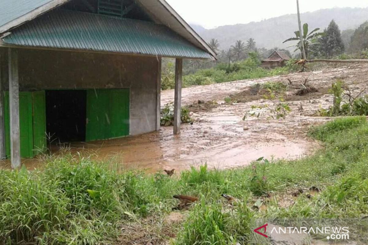 20 kepala keluarga di Kabupaten Sigi mengungsi akibat banjir