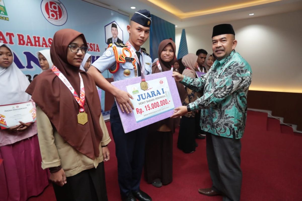 Pelajar SMK Aceh Besar juara debat bahasa Indonesia se-Aceh