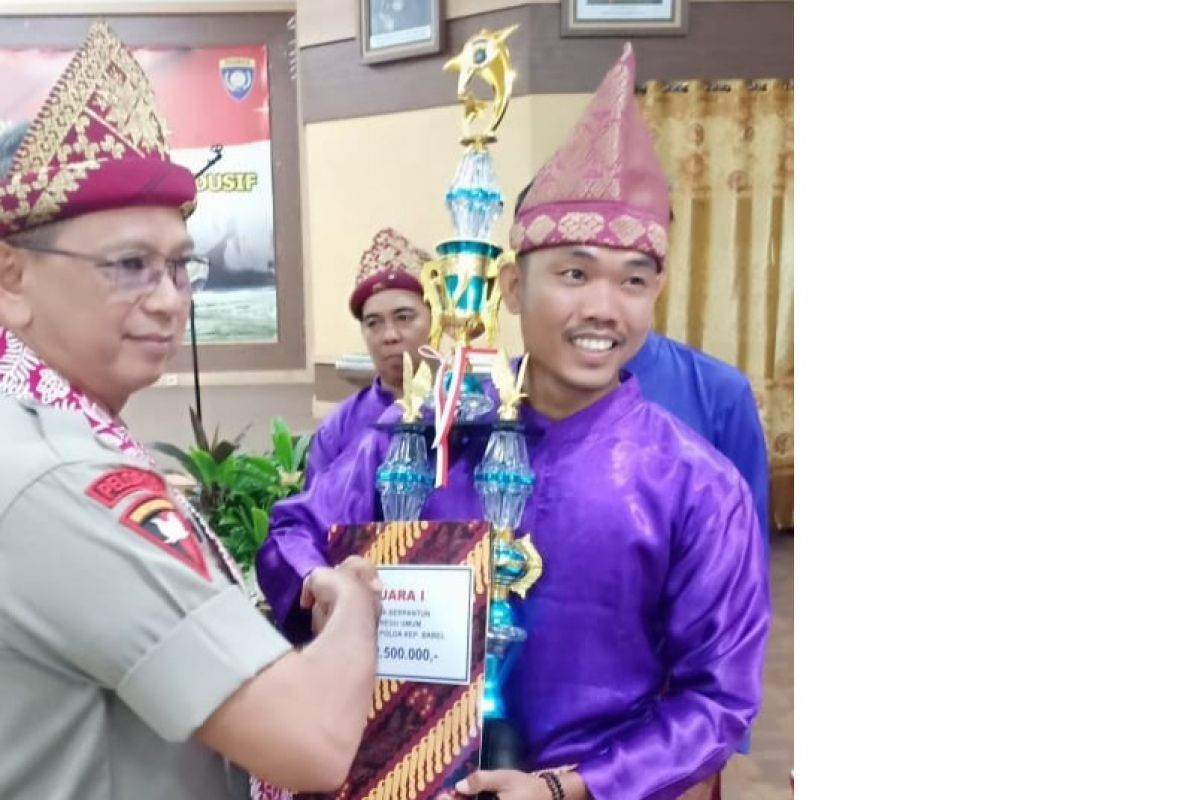 Briptu Aditya berhasil menjadi juara satu lomba pantun piala Kapolda Babel