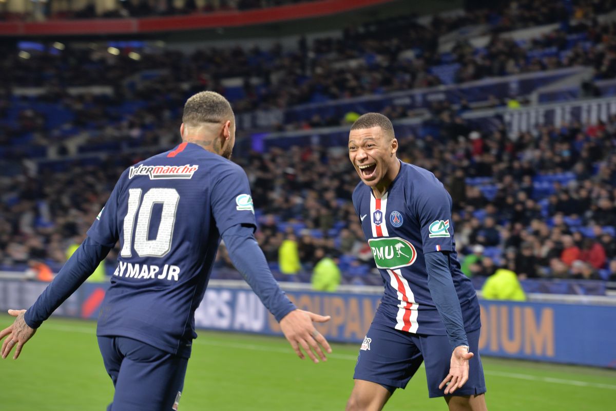 Hattrick Kylian Mbappe bawa PSG ke final Piala Prancis setelah luluhlantakkan 10 pemain Lyonnais