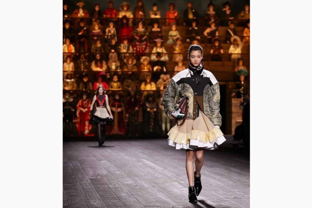 Louis Vuitton tutup "Paris Fashion Week" di Louvre dengan dramatis
