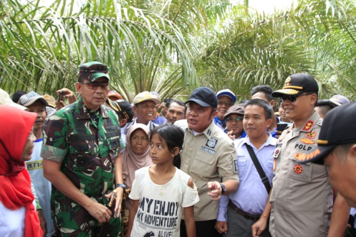 Petinggi Sumsel tinjau desa lokasi gajah ngamuk