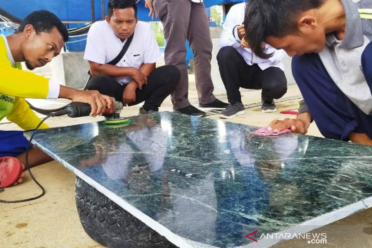 Pengusaha Nagan Raya bangun pabrik pengolahan batu giok