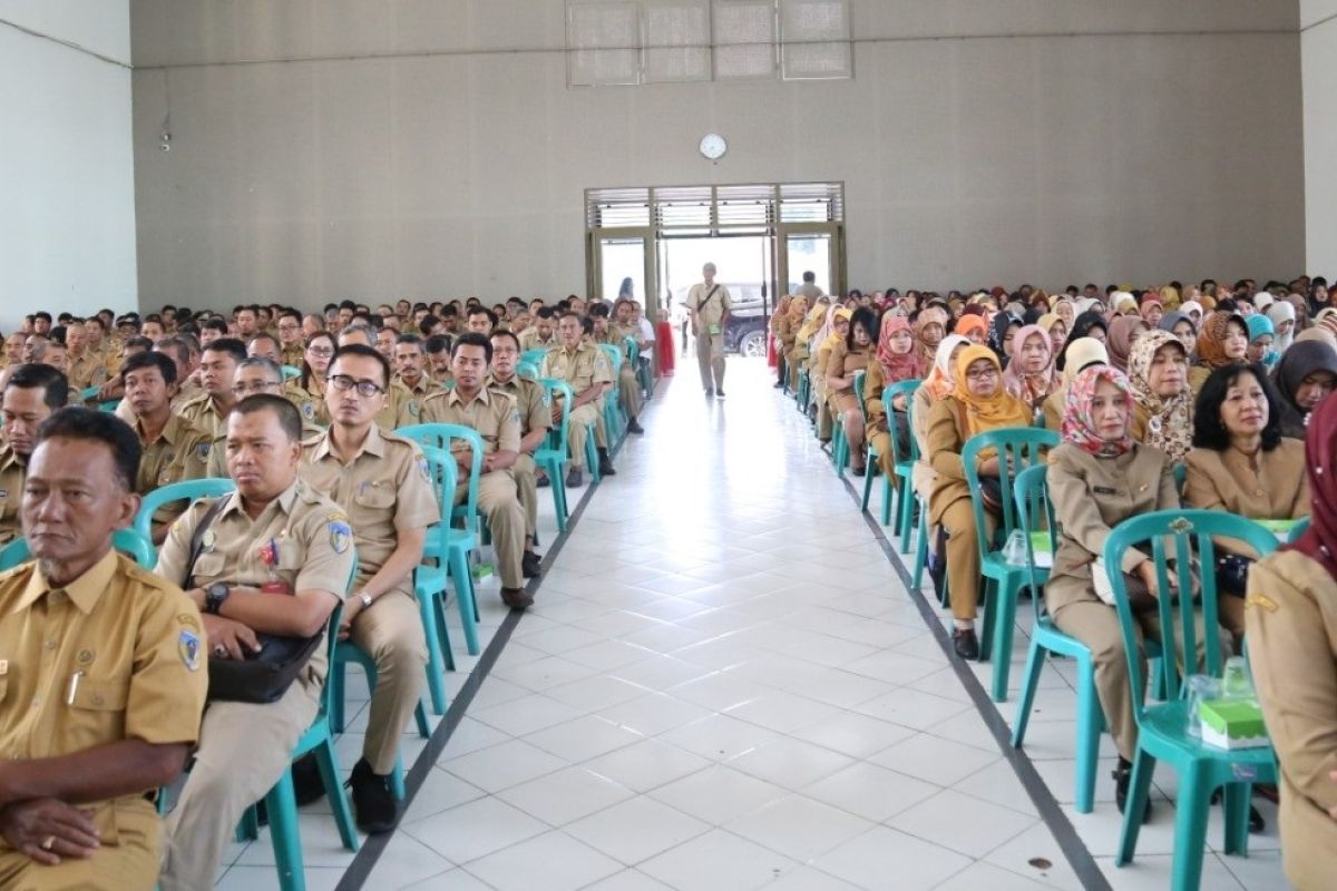 Bupati Haryanti ikut hadiri kegiatan pembinaan mental pegawai