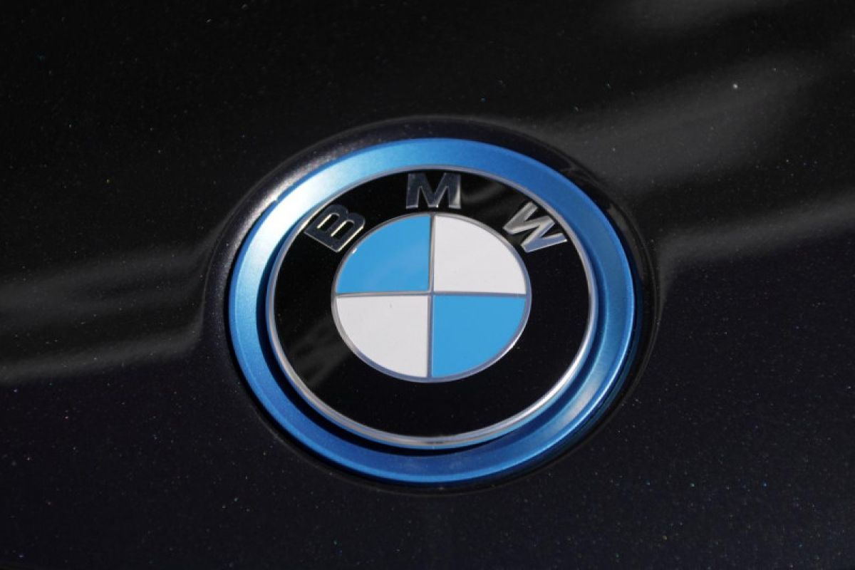 BMW mulai produksi masker wajah