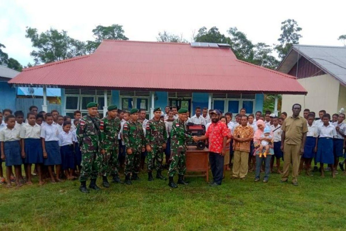 TNI bantu genset untuk kelancaran belajar siswa SMP perbatasan di RI-PNG